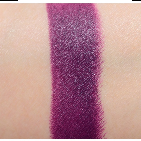 MAC Leap of Delight Matte Lipstick - Picture 5 of 6
